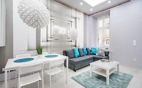 Cozy 2 Bedroom 2 Bathroom Apartment In The City Centre