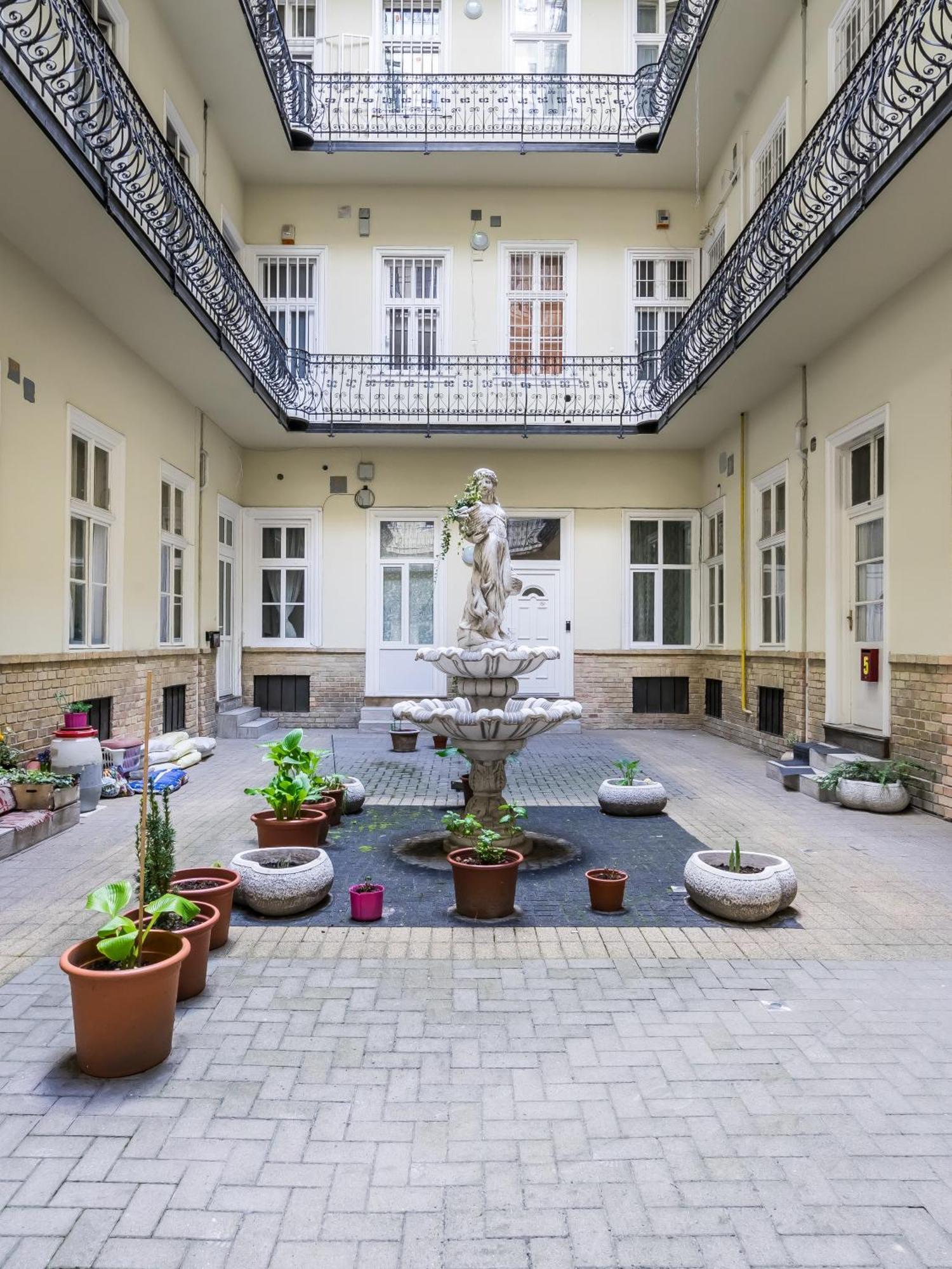 Cozy 2 Bedroom 2 Bathroom Apartment In The City Centre Budapest Exterior foto